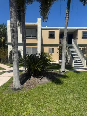 $2,000 | 1444 Southeast Riverside Drive, Unit B7, Stuart, FL 34996