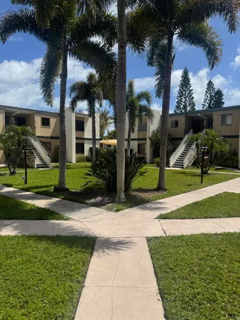 $2,000 | 1444 Southeast Riverside Drive, Unit B7, Stuart, FL 34996