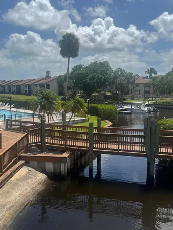 $2,000 | 1444 Southeast Riverside Drive, Unit B7, Stuart, FL 34996