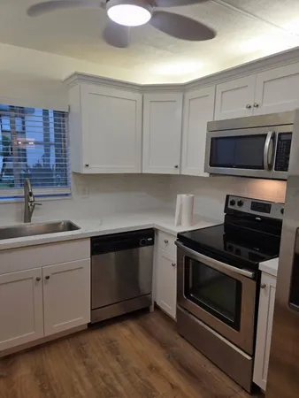 $2,000 | 1444 Southeast Riverside Drive, Unit B7, Stuart, FL 34996