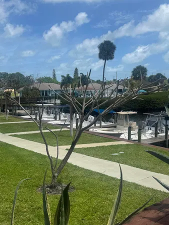 $2,000 | 1444 Southeast Riverside Drive, Unit B7, Stuart, FL 34996