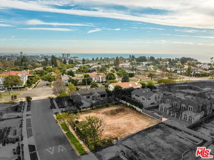 $4,980,000 | 717 Toyopa Drive, Pacific Palisades, CA 90272