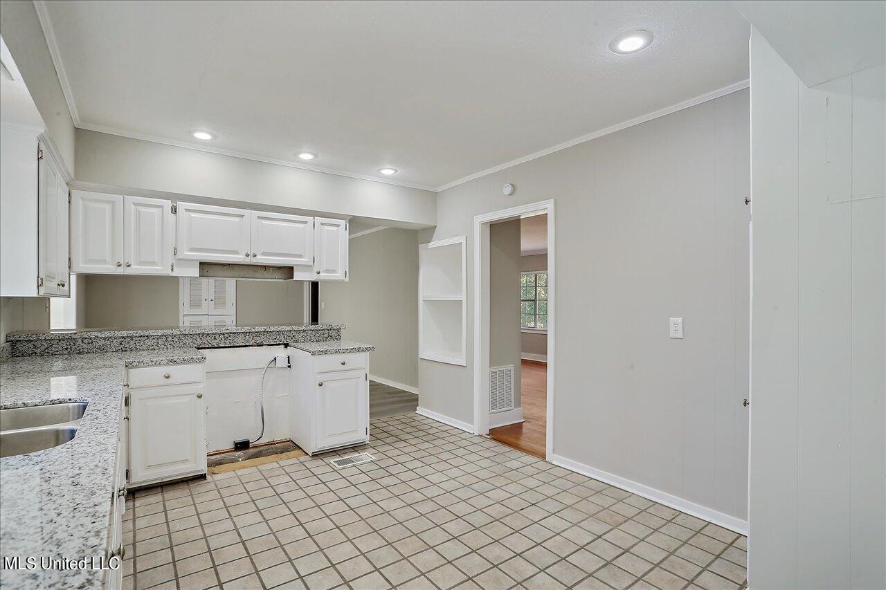 115 Highland Circle Jackson, MS 39211 - Photo 12 of 37 12-115 Highland Cir