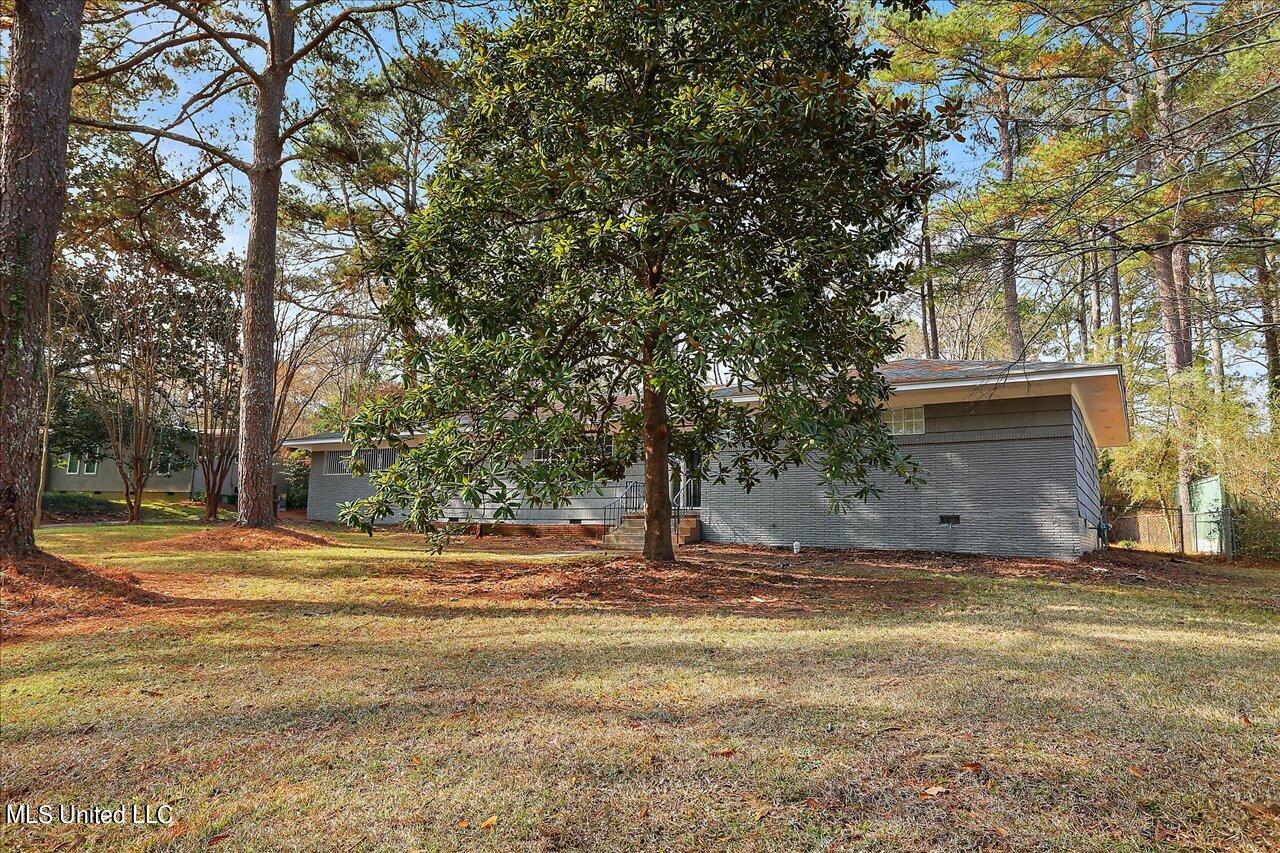 115 Highland Circle Jackson, MS 39211 - Photo 2 of 37 02-115 Highland Cir