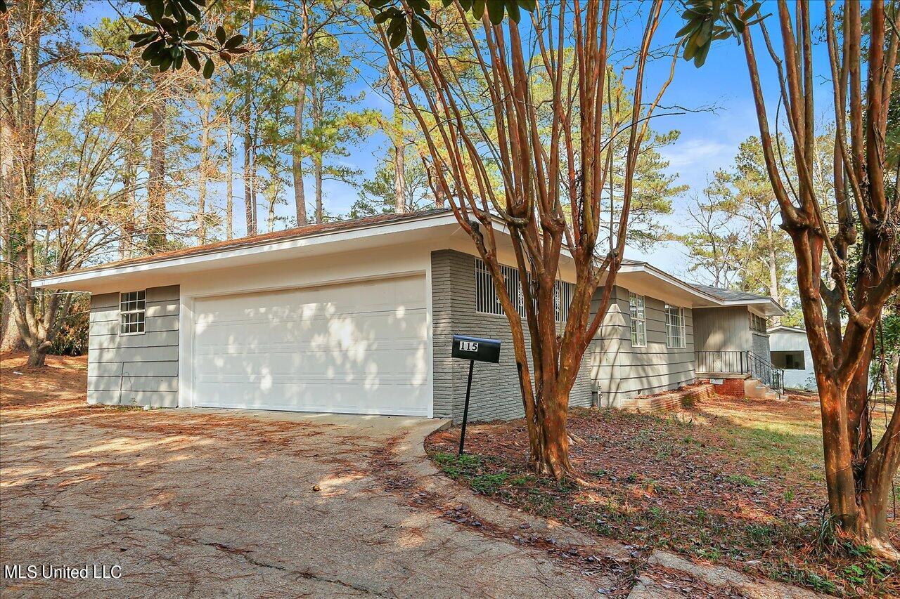 115 Highland Circle Jackson, MS 39211 - Photo 4 of 37 04-115 Highland Cir