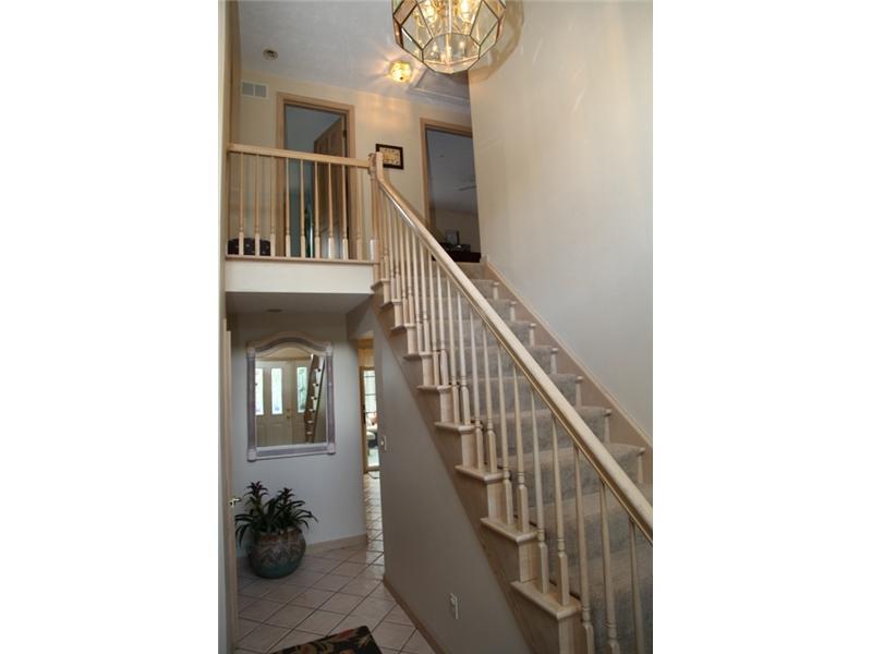 608 Victory Road Pittsburgh, PA 15237 - Photo 13 of 22 Entry/Foyer. Oper & Airy Foyer