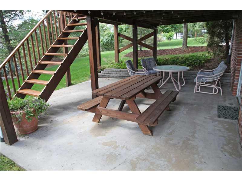 608 Victory Road Pittsburgh, PA 15237 - Photo 8 of 22 Patio/Deck.