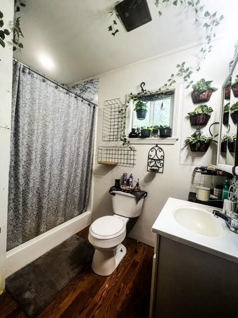 205 County Road 179 Decatur, TN 37322 - Photo 7 of 20 a bathroom with a sink toilet and shower