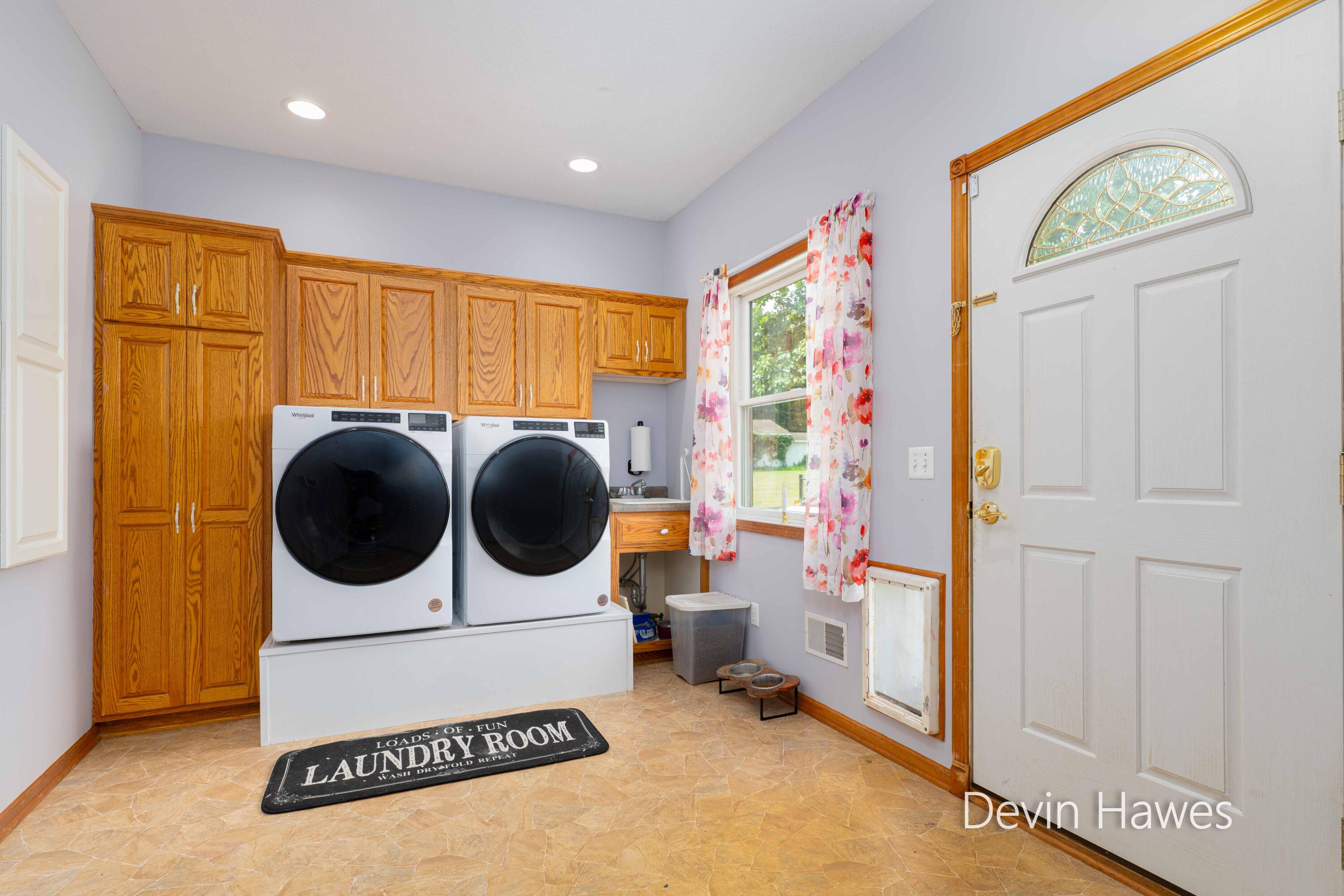8565 West Cannonsville Road Lakeview, MI 48850 - Photo 15 of 53 Main Laundry/Mud Room