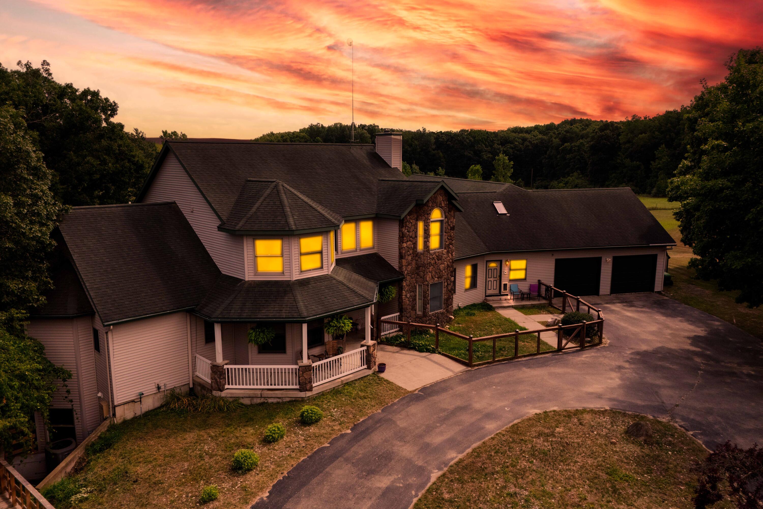 8565 West Cannonsville Road Lakeview, MI 48850 - Photo 2 of 53 Front Sunset