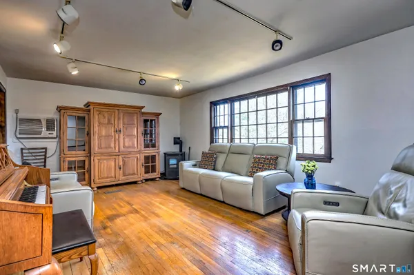 $519,900 | 15 Scenic View Drive, Newtown, CT 06470