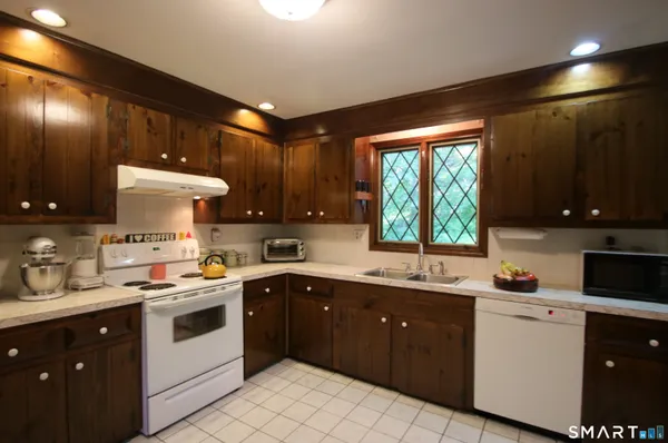 $519,900 | 15 Scenic View Drive, Newtown, CT 06470