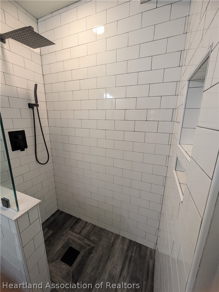 3103 Duffer Road Sebring, FL 33872 - Photo 21 of 29 a bathroom with a shower