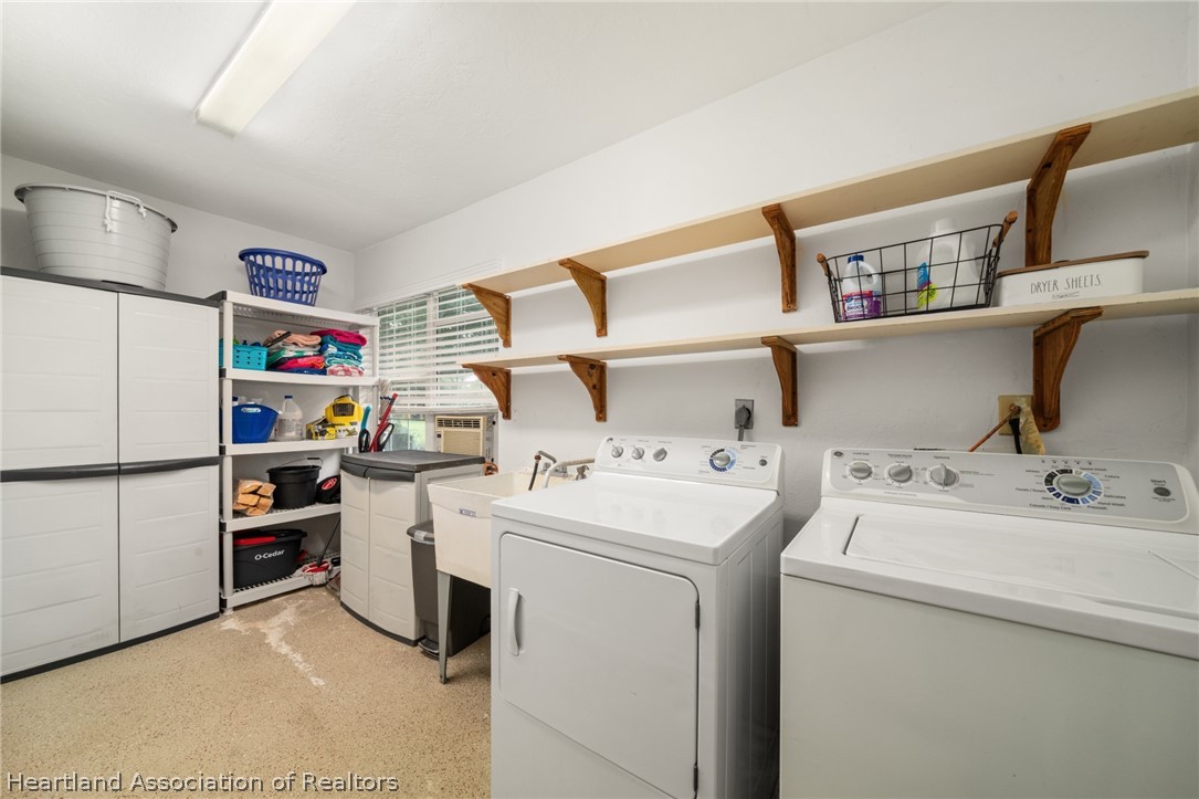 3103 Duffer Road Sebring, FL 33872 - Photo 22 of 29 a utility room with dryer and washer