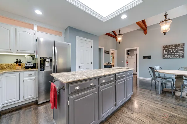 $970,000 | 15393 West Oak Spring Road, Libertyville, IL 60048