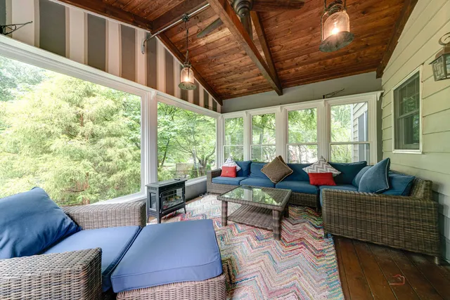 $970,000 | 15393 West Oak Spring Road, Libertyville, IL 60048