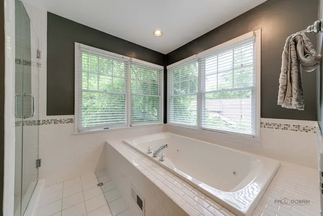 $970,000 | 15393 West Oak Spring Road, Libertyville, IL 60048