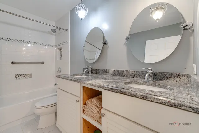 $970,000 | 15393 West Oak Spring Road, Libertyville, IL 60048