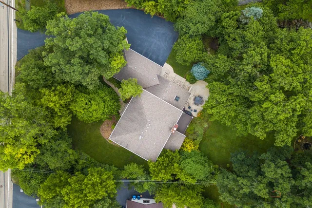 $970,000 | 15393 West Oak Spring Road, Libertyville, IL 60048