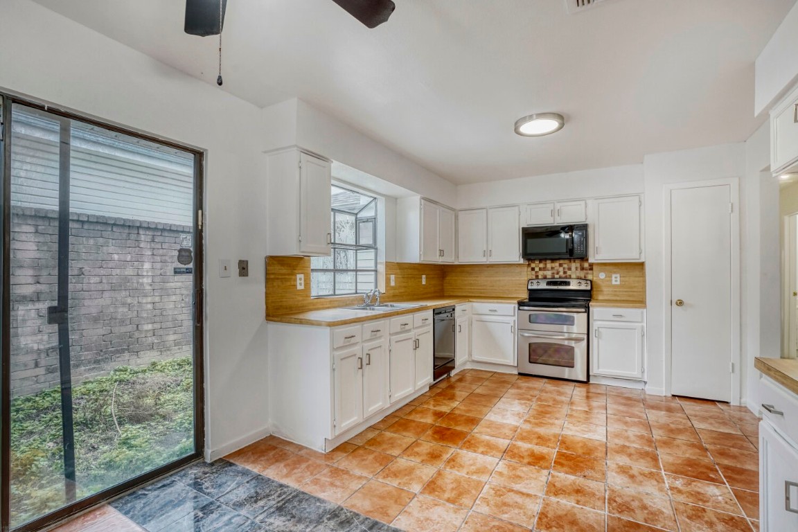 13426 Carruth Lane Houston, TX 77083 - Photo 13 of 28