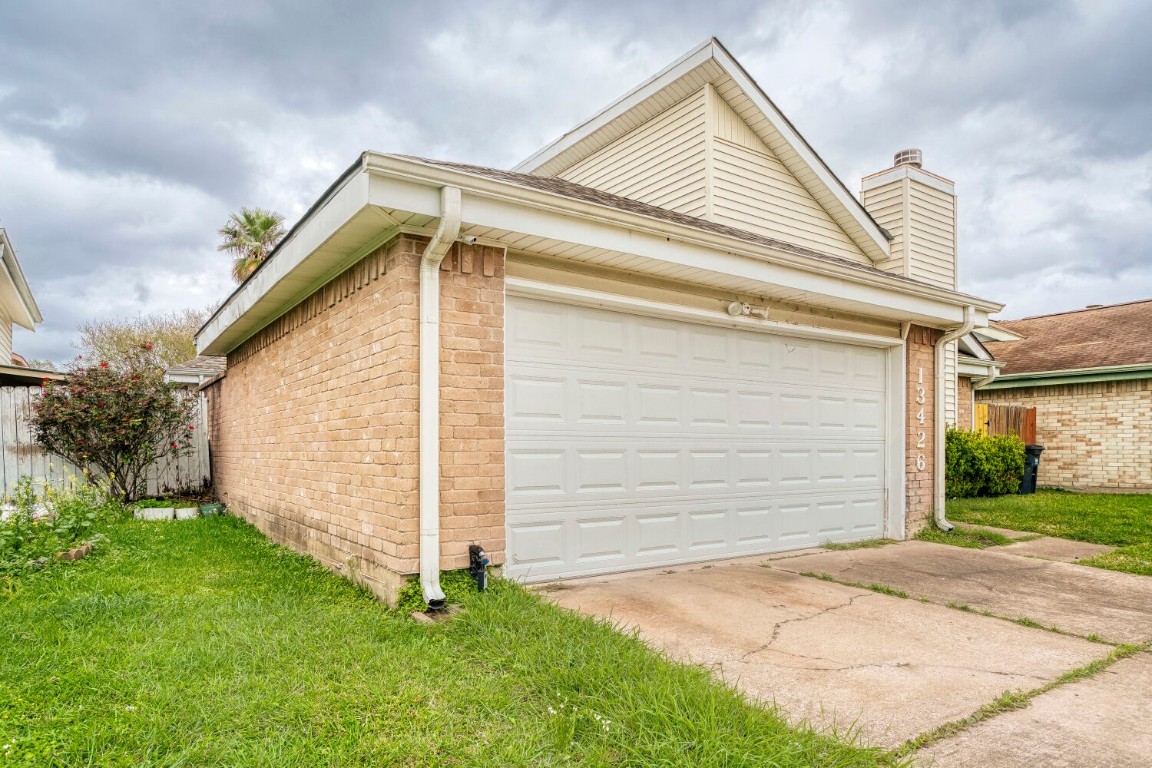 13426 Carruth Lane Houston, TX 77083 - Photo 3 of 28