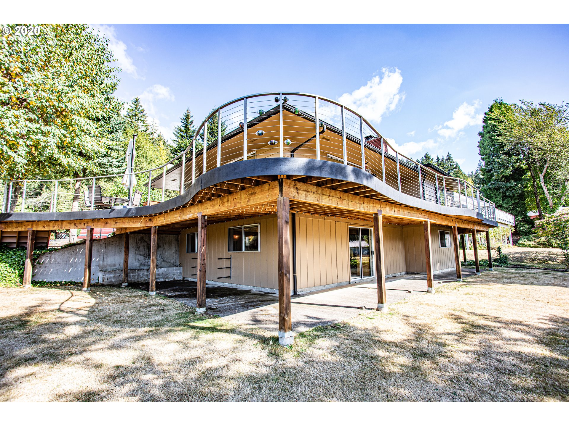 250 Ridgecrest Drive Stevenson, WA 98648 - Photo 25 of 32 a front view of a house with a garden