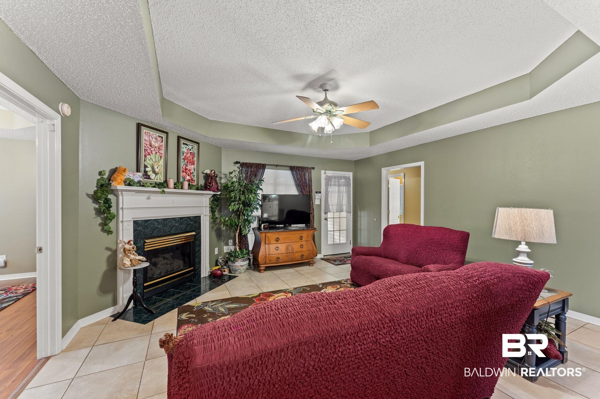 340 Portside Court East Mobile, AL 36695 - Photo 4 of 33 Living Room