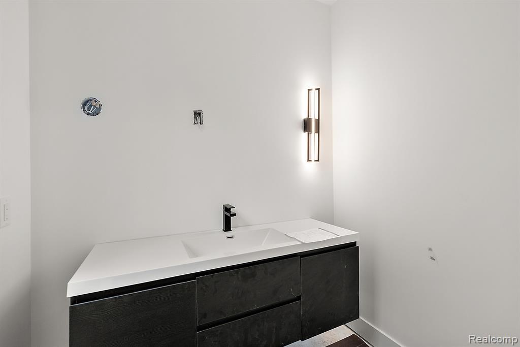 2440 Pembroke Road Birmingham, MI 48009 - Photo 6 of 33