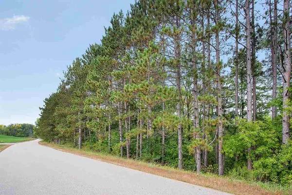 $259,900 | 4106 Airport Road, Oconto, WI 54153