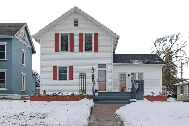 $319,900 | 224 2nd Street East, Wabasha, MN 55981