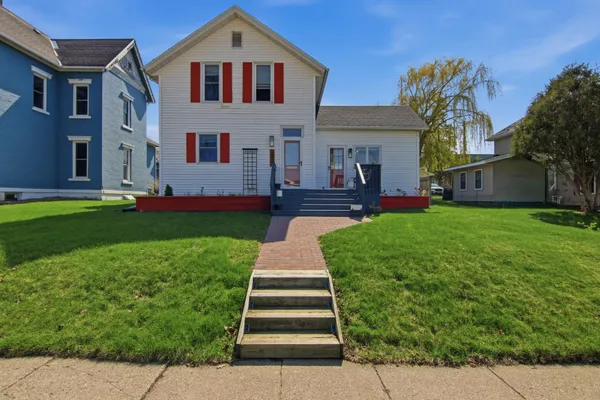 $299,900 | 224 2nd Street East, Wabasha, MN 55981