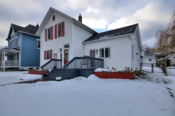 $299,900 | 224 2nd Street East, Wabasha, MN 55981