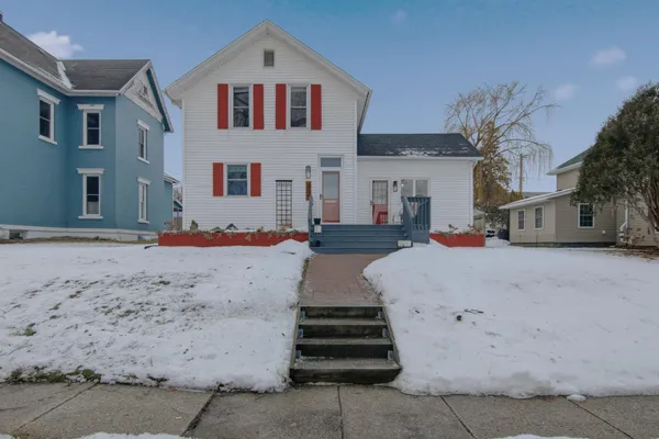 $299,900 | 224 2nd Street East, Wabasha, MN 55981