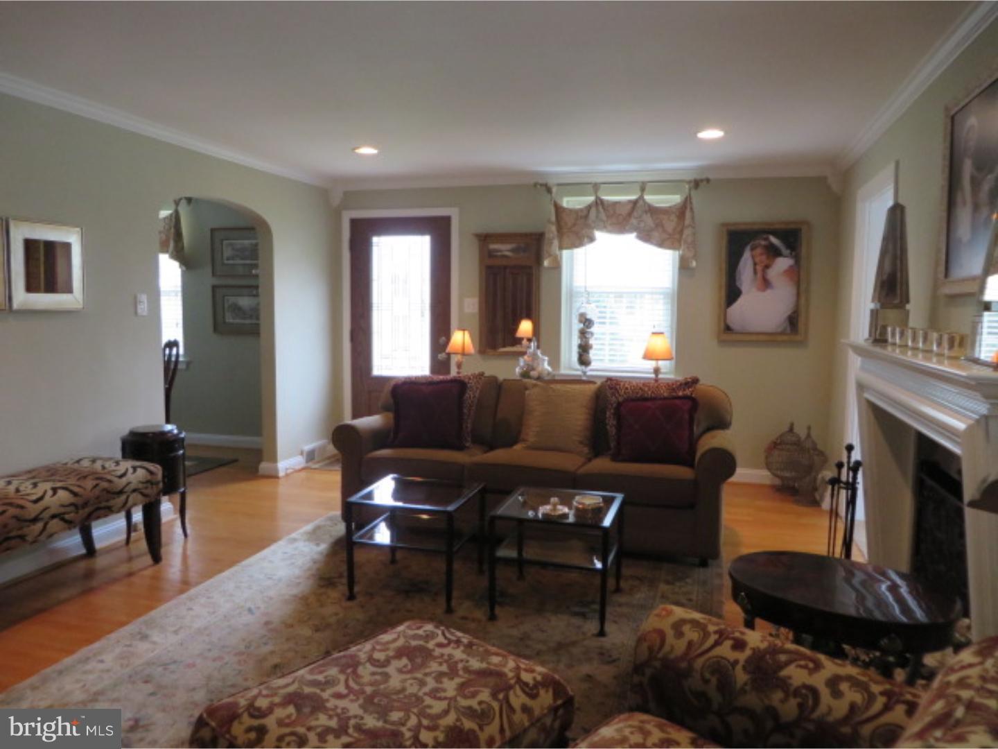 551 Andrew Road Springfield, PA 19064 - Photo 5 of 25 Living Room