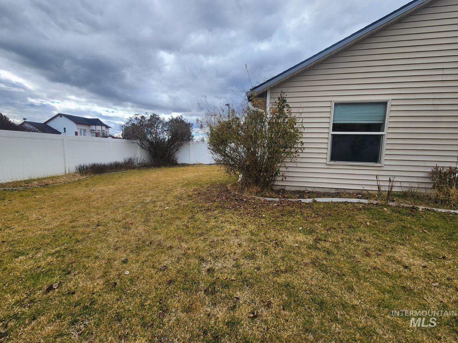 1000 North Rodeo Street Parma, ID 83660 - Photo 33 of 35 View of yard