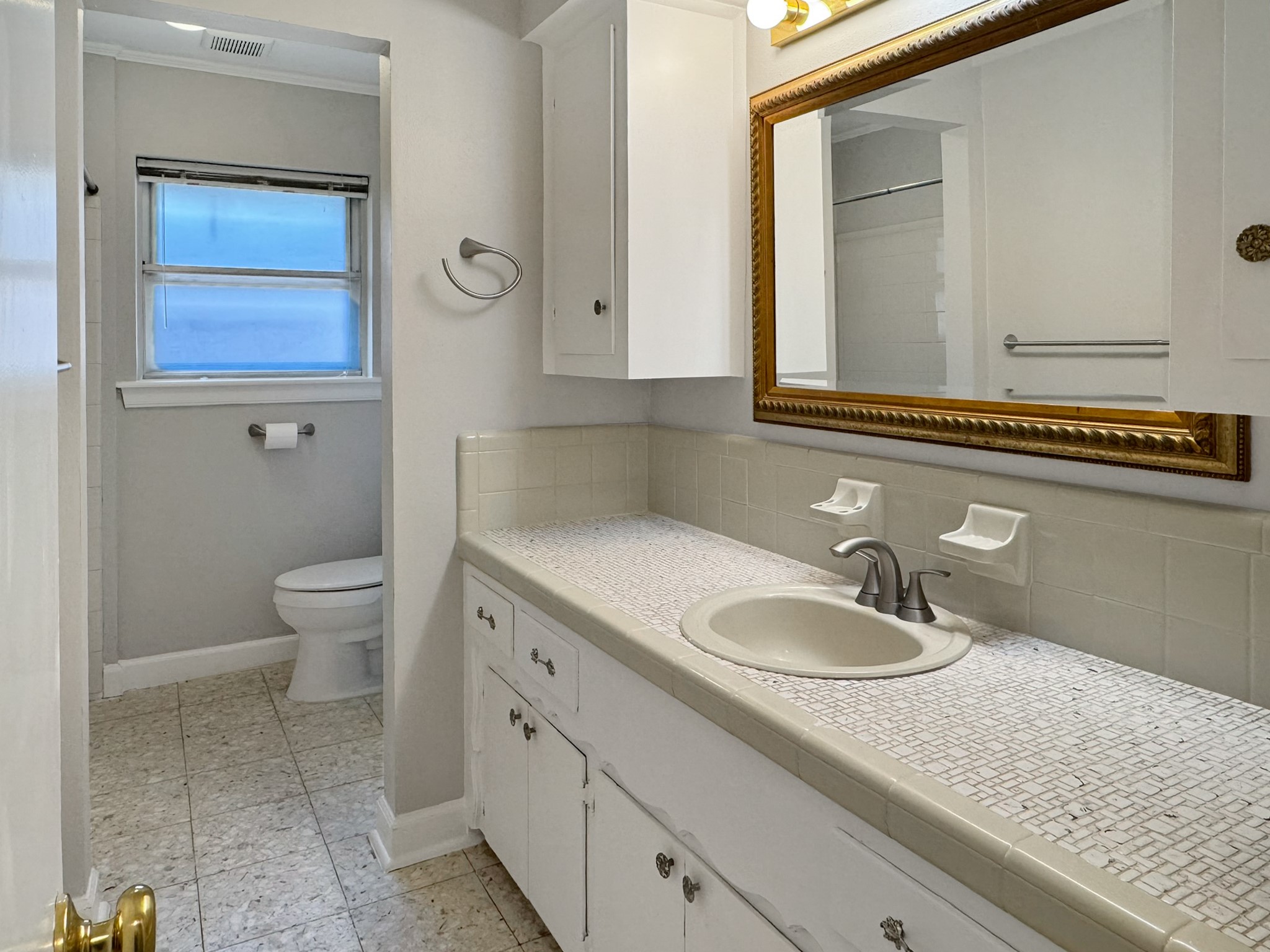 1726 Capstan Road Houston, TX 77062 - Photo 26 of 31 2nd Full Bathroom