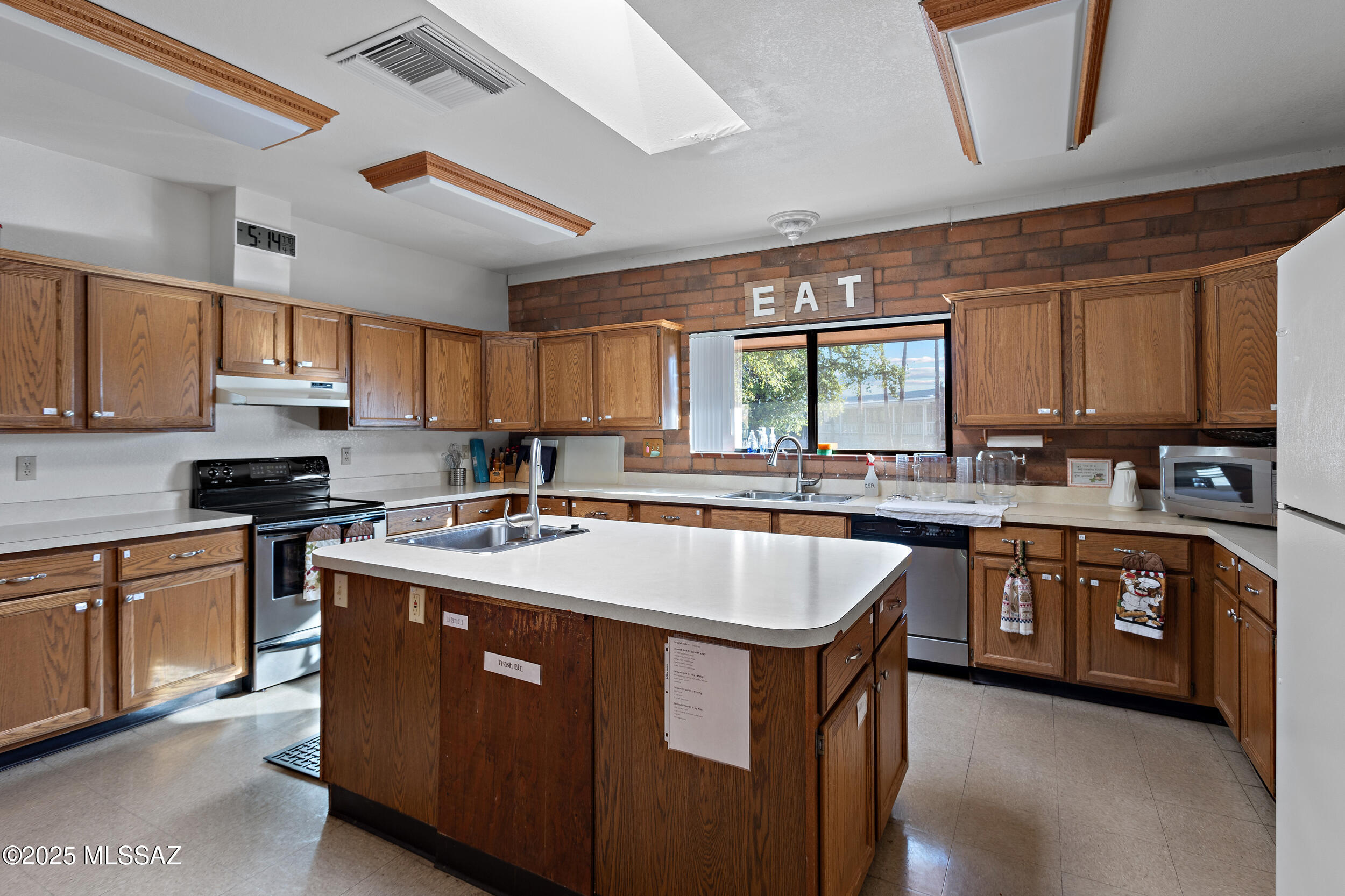 15301 North Oracle Road, Unit 114 Tucson, AZ 85739 - Photo 32 of 32 Rec room kitchen