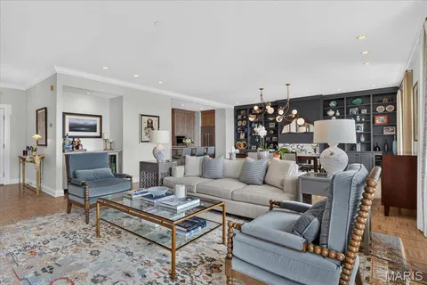 $749,000 | 816 South Hanley Road, Unit 15B, Clayton, MO 63105