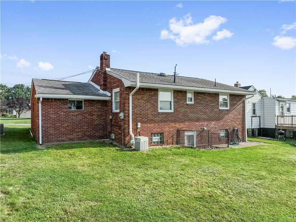 1215 Ridgeway Avenue Aliquippa, PA 15001 - Photo 3 of 29 Gallery Image 3