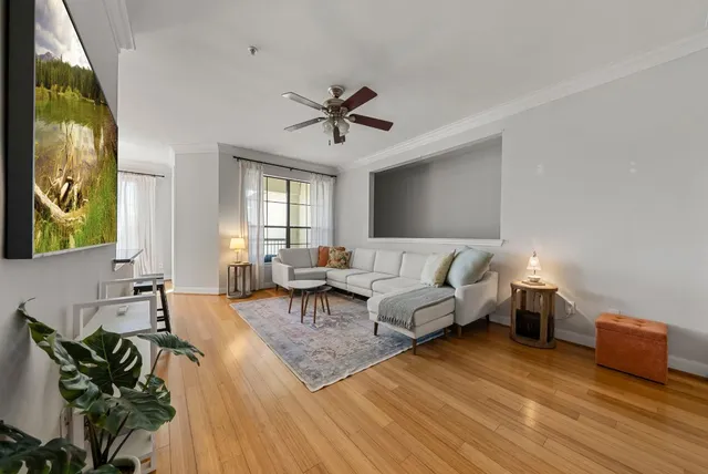 $2,000 | 7701 Rialto Boulevard, Unit 1426, Austin, TX 78735