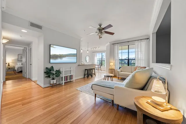 $2,000 | 7701 Rialto Boulevard, Unit 1426, Austin, TX 78735