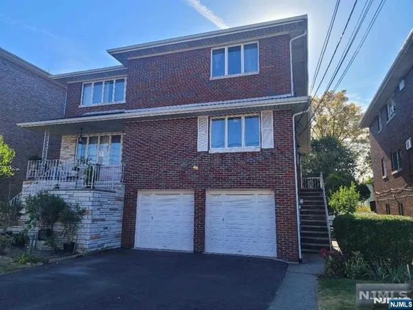 $2,950 | 46 East Central Boulevard, Unit 2, Palisades Park, NJ 07650