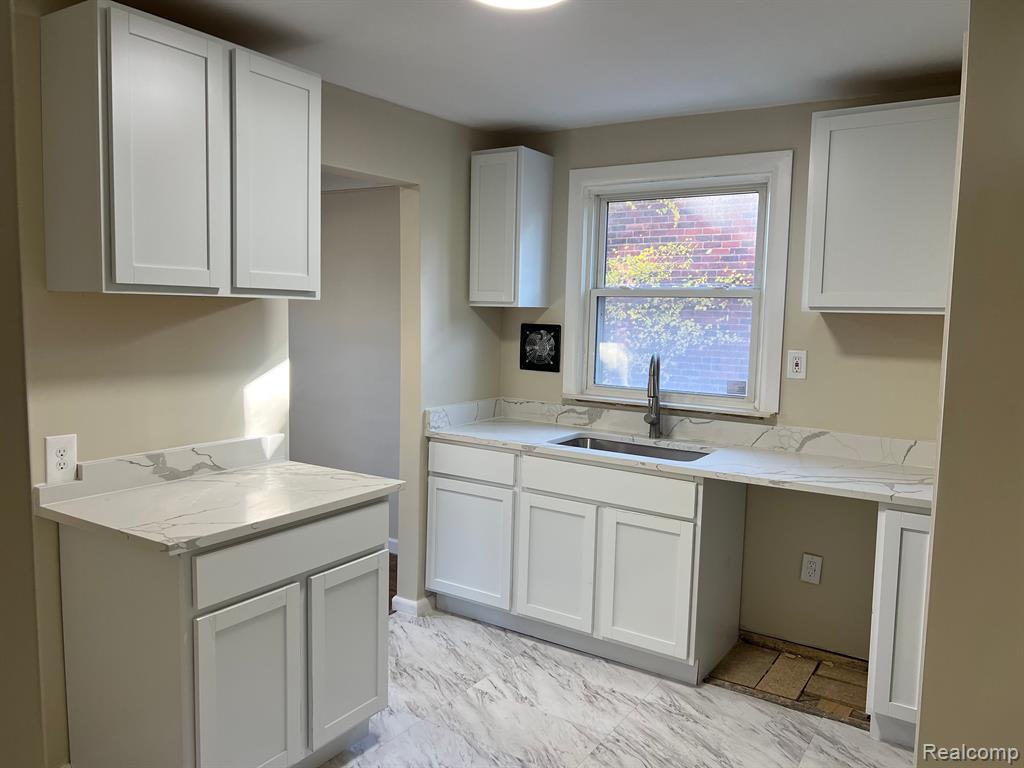 23721 David Avenue Eastpointe, MI 48021 - Photo 7 of 17