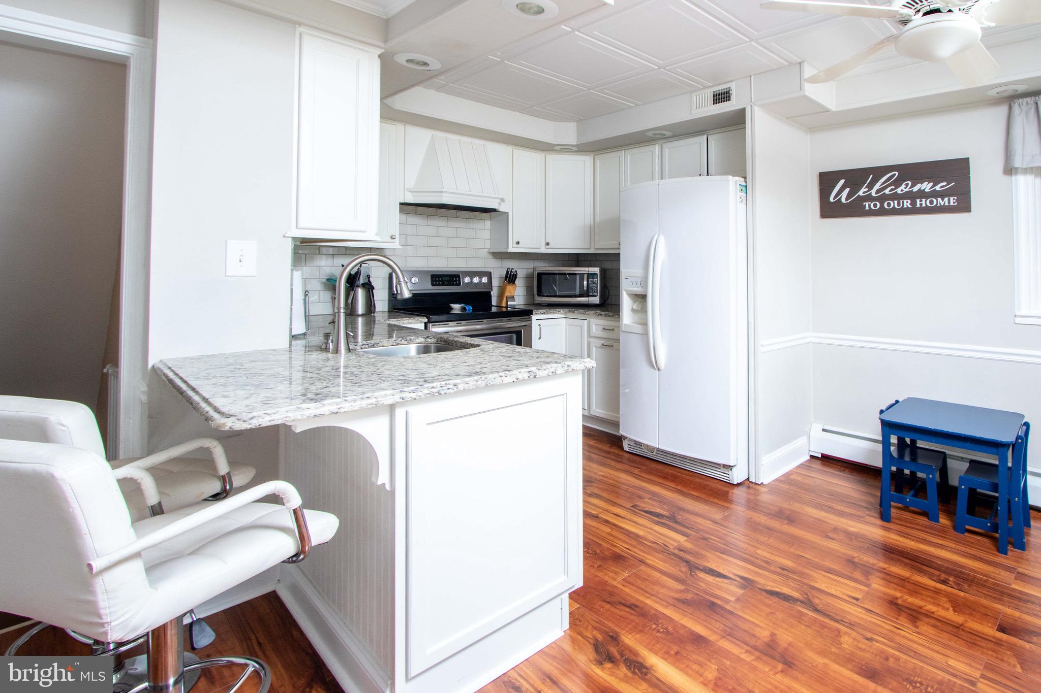 148 Friendship Road Drexel Hill, PA 19026 - Photo 12 of 35 Kitchen counter seating