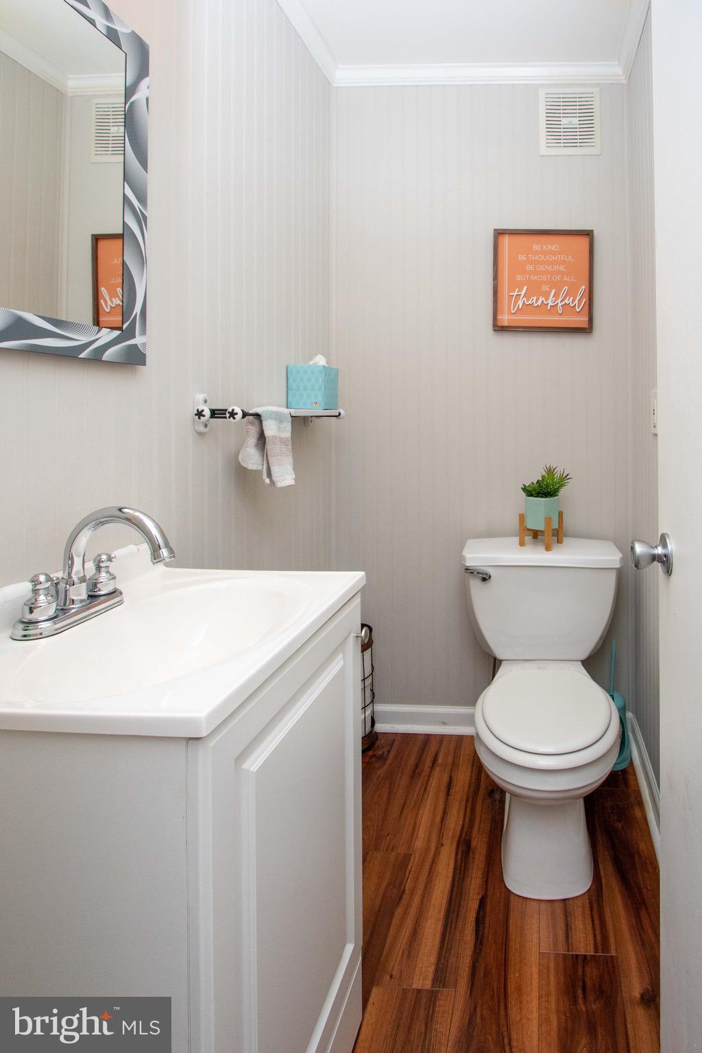 148 Friendship Road Drexel Hill, PA 19026 - Photo 10 of 35 Powder room