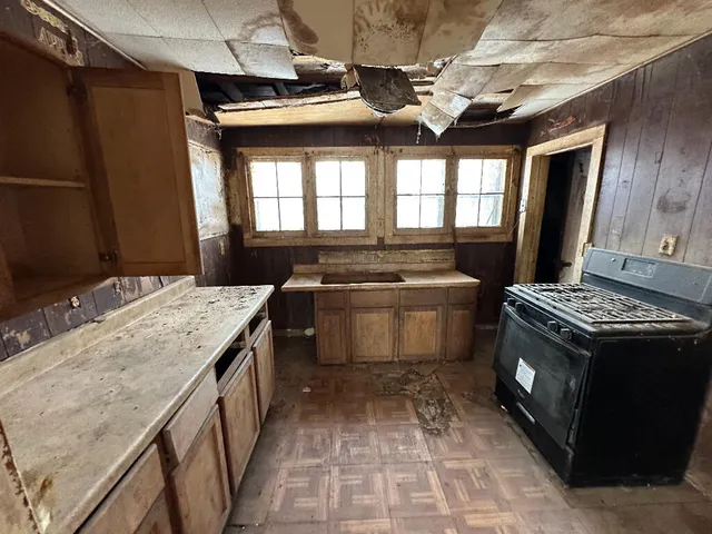 $47,950 | 255 High Street, Benton Harbor, MI 49022