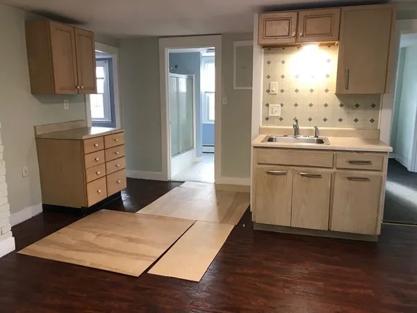 $2,950 | 176 Plymouth Street, Unit 2, Bridgewater, MA 02324