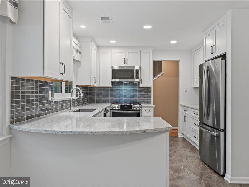 1428 Yellowwood Court Reston, VA 20190 - Photo 8 of 30 Kitchen