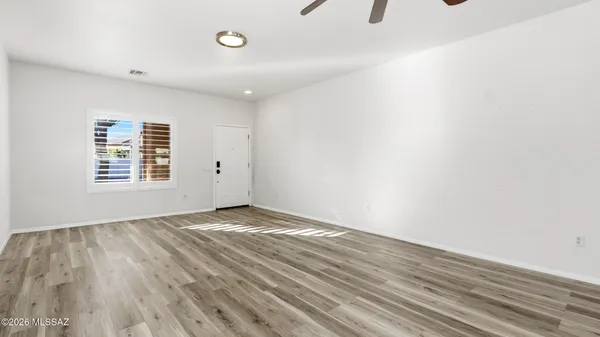 $2,300 | 33915 South Colony Drive, Red Rock, AZ 85145
