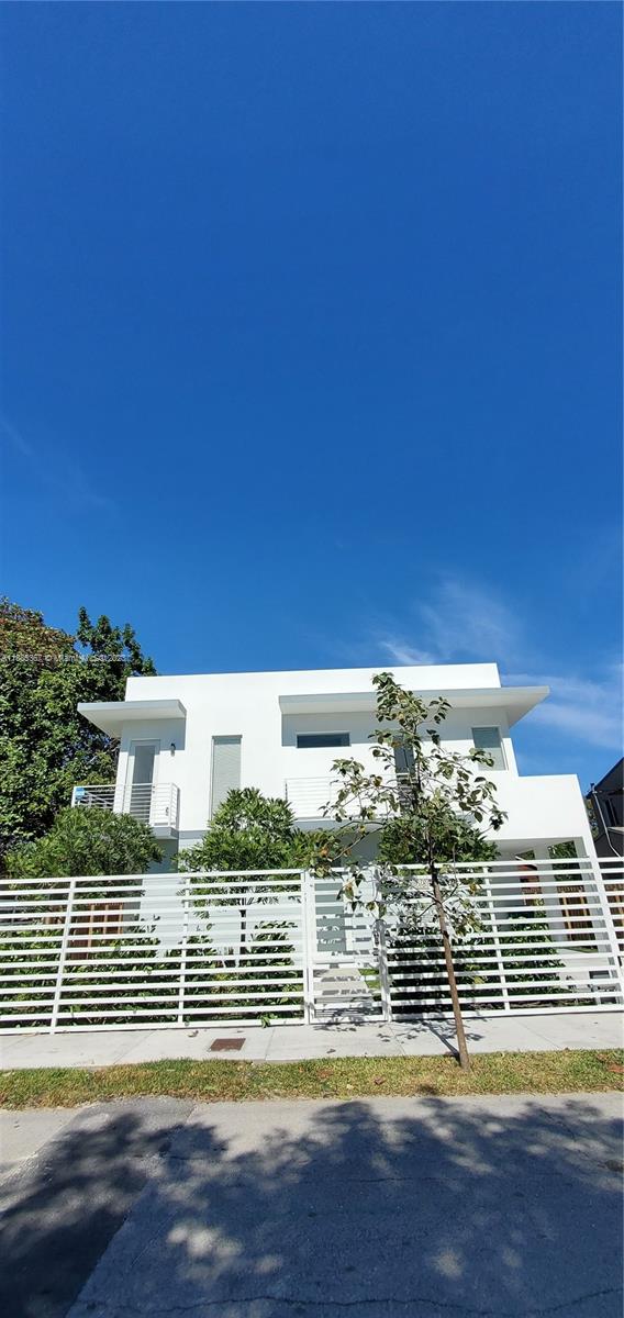 3787 Thomas, Unit 3787 Miami, FL 33133 - Photo 2 of 22 a view of swimming pool